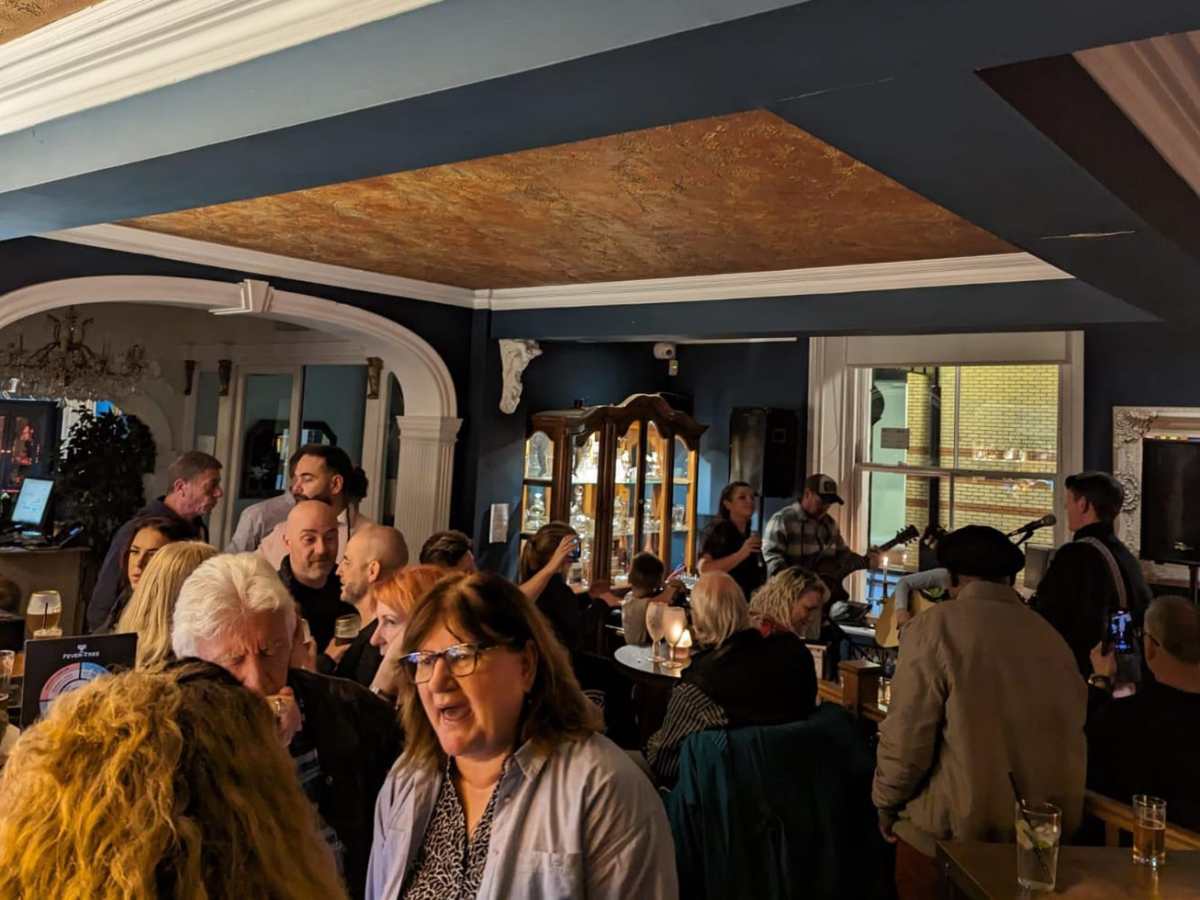 Southend City Radio LIVE at The Royal Hotel: Candlelight Acoustic Night Open Mic&nbsp;Tour