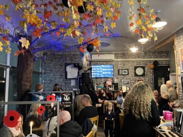 Southend City Radio LIVE at Mile And A Third: Candlelight Acoustic Night Open Mic&nbsp;Tour