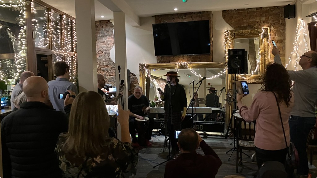 Southend City Radio LIVE back at The Mews: Candlelight Acoustic Night Open Mic Tour (Round 2)