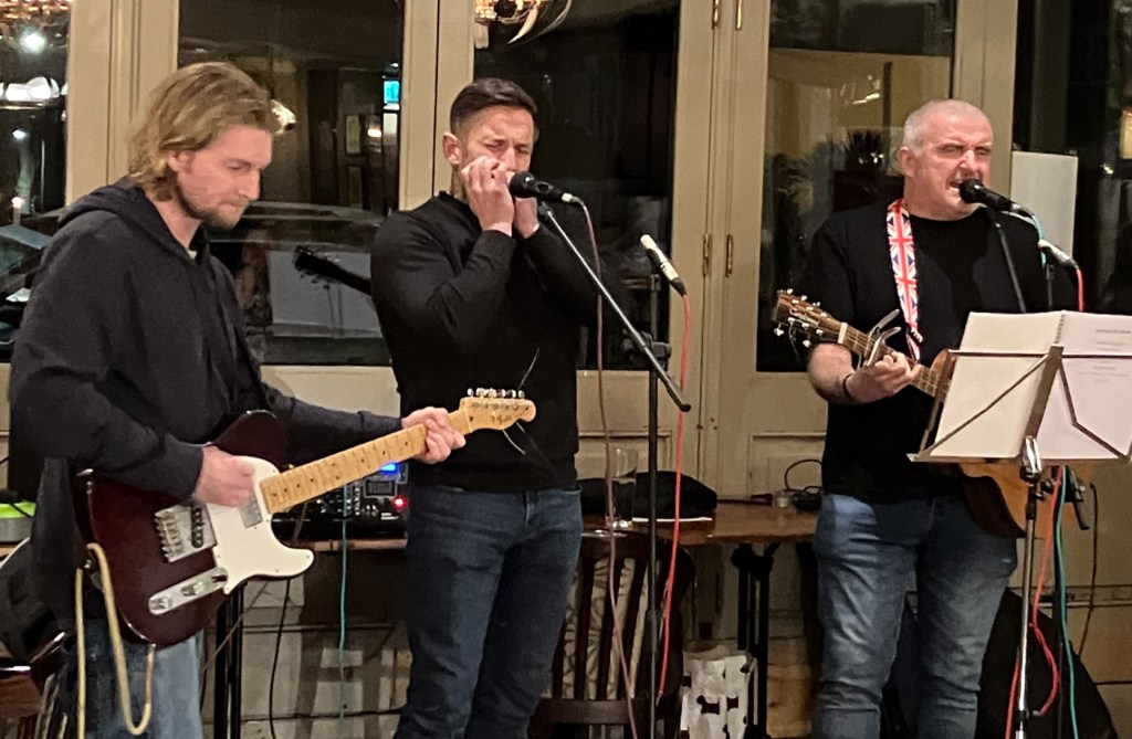 Southend City Radio LIVE at The Exchange on the Candlelight Acoustic Night Tour: MOVIE NIGHT