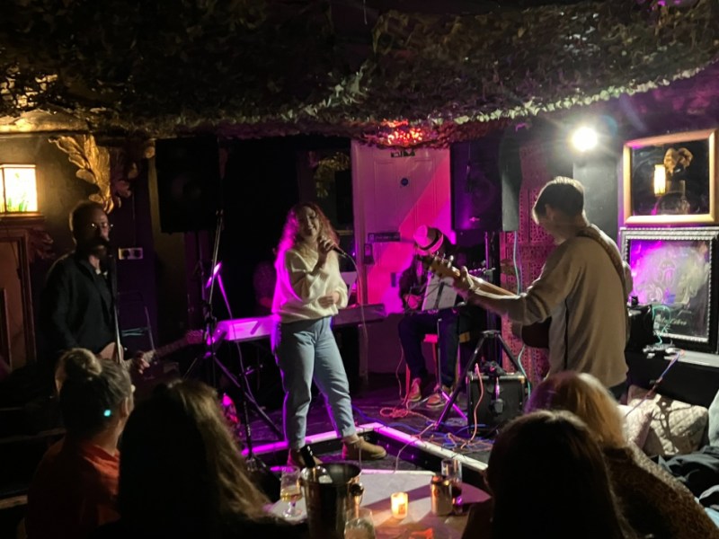 Southend City Radio LIVE at Cobham Hotel on the Candlelight Acoustic Night Open Mic&nbsp;Tour