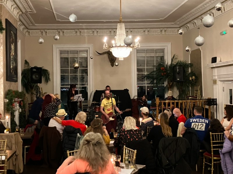 Southend City Radio LIVE: Candlelight Christmas&nbsp;Singalong