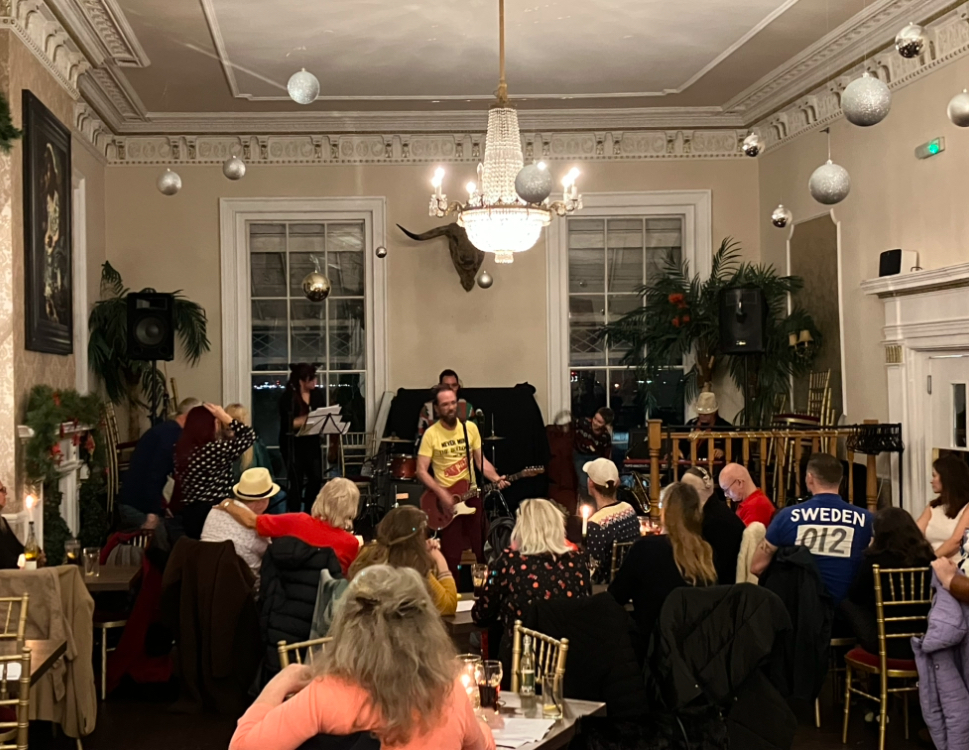 Southend City Radio LIVE: Candlelight Christmas&nbsp;Singalong